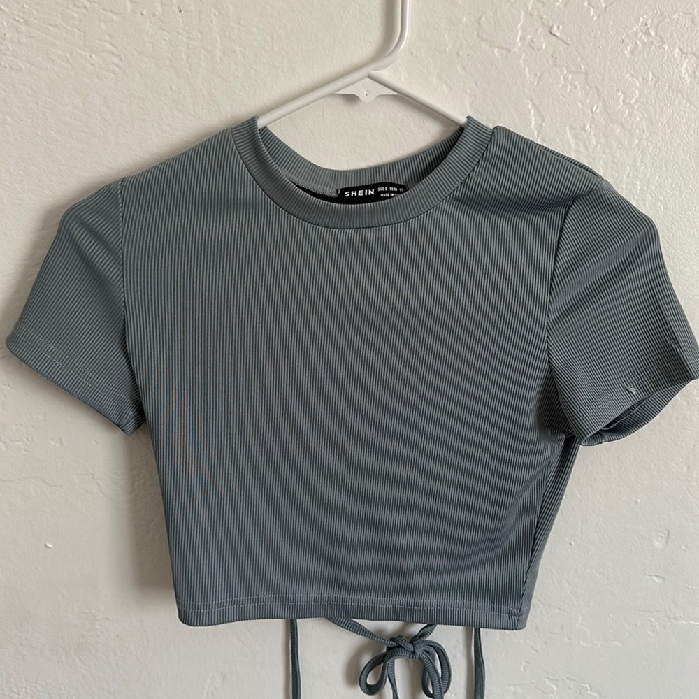 Crop slim shirt, light blue.